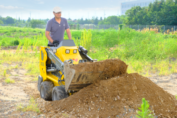 Wacker Neuson Compact Wheeled Mini Loader SM50